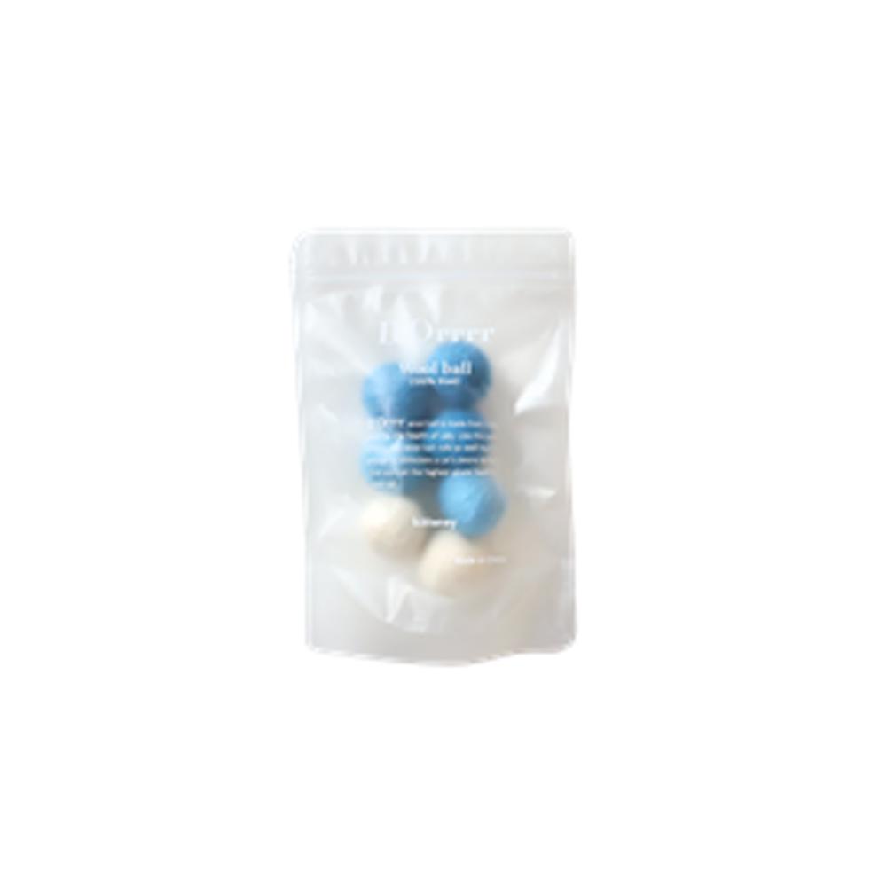 6 wool balls(blue and white)